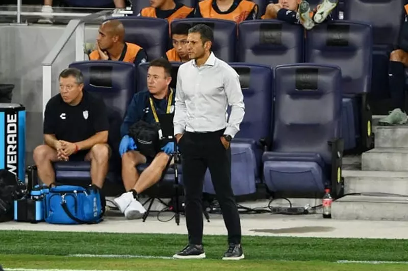 لوزانو مدرب باتشوكا